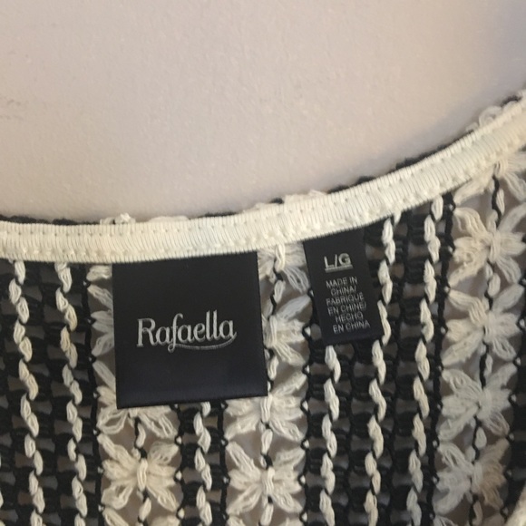 Crochet black and white asymmetric vest - Picture 2 of 4